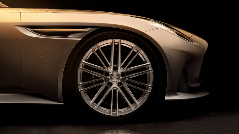 Aston Martin DB12 Tires
